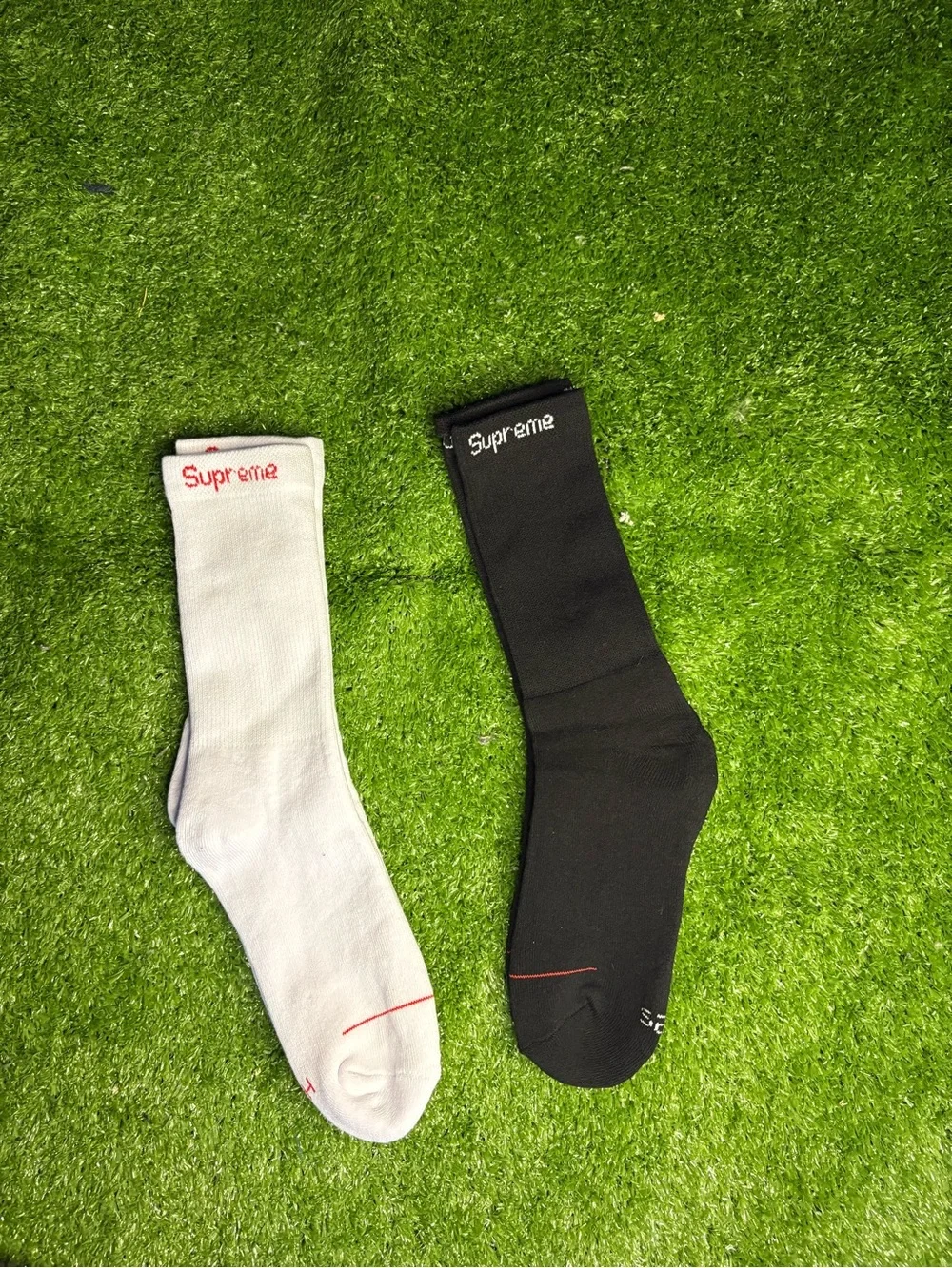 Supreme Socks (2 Pairs) - Black/White - Brand New Sealed